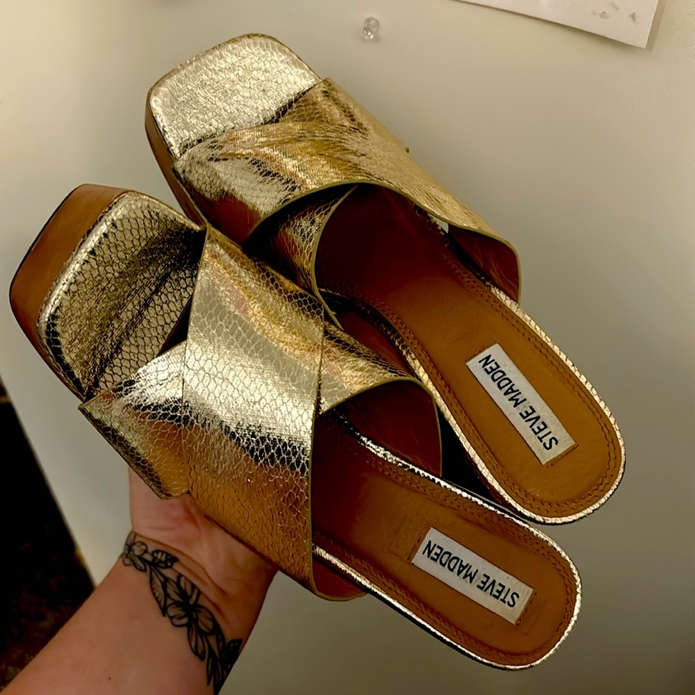 COPY - Steve Madden platform gold heels !